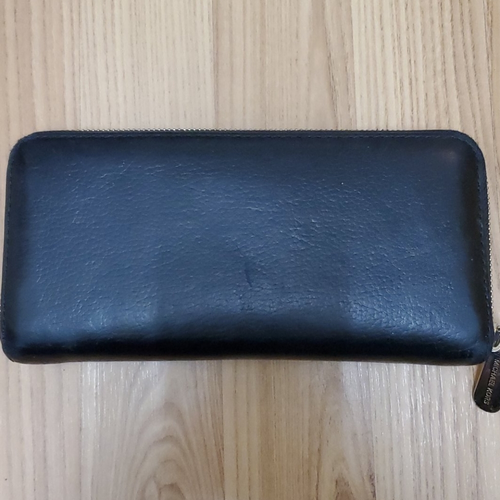 SELLING AS IS * Michael Kors Black Wallet - Picture 3 of 6